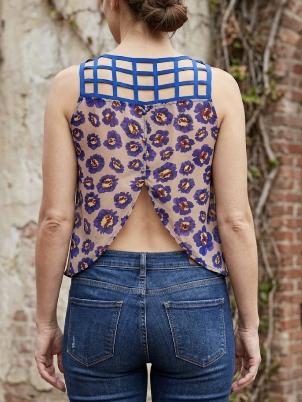 Blue Lattice-Back Floral Sleeveless Top Best Fit: US-12